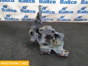 Кулак поворотный правый