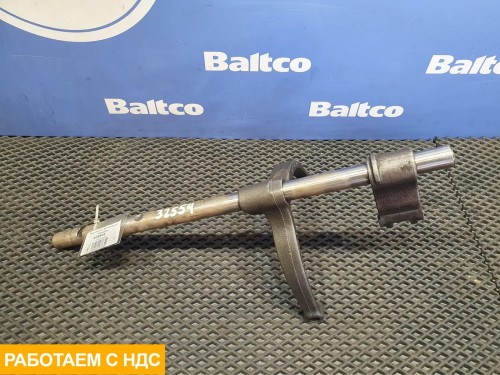 Вал вилки включения передач