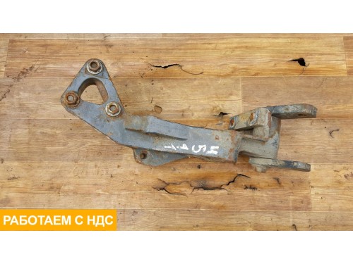 Кронштейн крепления передней рессоры левый